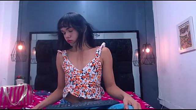 Snapshot of AndreaGil_ chatting on September 2025 07:14:02 PM AndreaGil online show from September 2025 07:14:02 PM