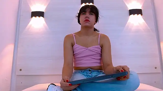 Snapshot of AndreaGil_ chatting on December 2025 01:15:01 PM AndreaGil online show from December 2025 01:15:01 PM