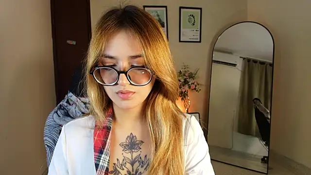 Snapshot of SweetJennaa chatting on July 2026 12:43:01 AM SweetJennaa online show from July 2026 12:43:01 AM
