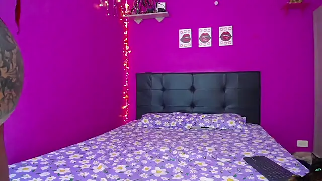 Zaratattoox online show from January 2025 04:10:02 AM