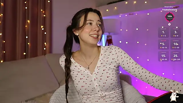 Snapshot of Goldy_Grace_ chatting on January 2025 05:56:01 PM Goldy Grace  online show from January 2025 05:56:01 PM