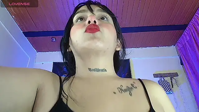 pocahonta89 online show from November 2025 03:23:01 AM