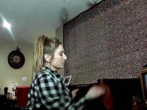 Snapshot of lilyhornyhousewife chatting on December 2024 11:44:01 AM lilyhornyhousewife online show from December 2024 11:44:01 AM