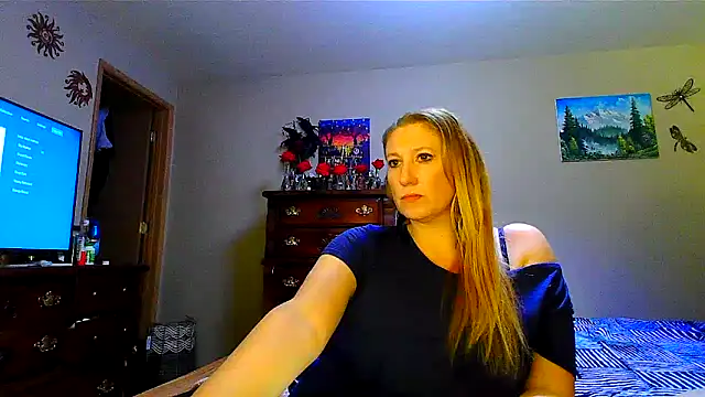 Snapshot of lilyhornyhousewife chatting on February 2025 12:35:02 PM lilyhornyhousewife online show from February 2025 12:35:02 PM