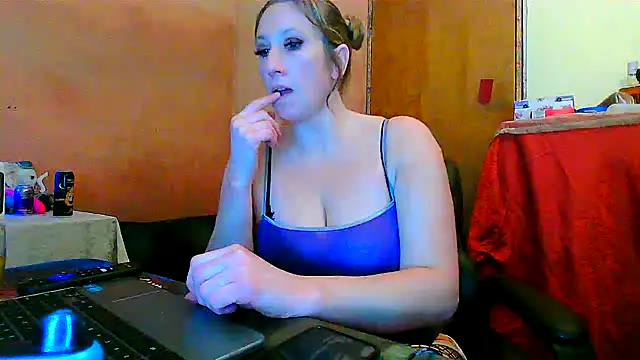 Snapshot of lilyhornyhousewife chatting on February 2025 04:46:02 AM lilyhornyhousewife online show from February 2025 04:46:02 AM