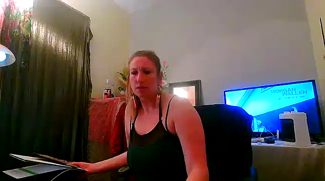 Snapshot of lilyhornyhousewife chatting on March 2025 08:14:01 AM lilyhornyhousewife online show from March 2025 08:14:01 AM