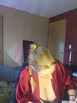 Snapshot of lilyhornyhousewife chatting on June 2026 04:00:02 PM lilyhornyhousewife online show from June 2026 04:00:02 PM