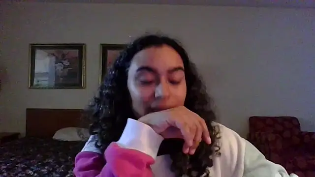 cinnaminnie online show from December 2024 03:53:02 PM