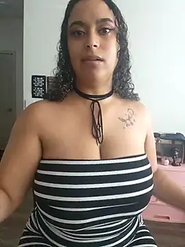 cinnaminnie online show from September 2025 09:58:01 PM