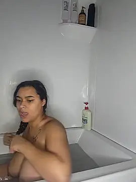 cinnaminnie online show from March 2026 06:03:01 PM