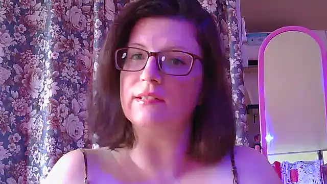 Snapshot of CrimsonMistress chatting on December 2024 12:54:01 AM CrimsonMistress online show from December 2024 12:54:01 AM