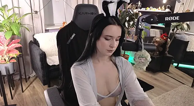 KiraLiLime online show from April 2026 07:22:01 PM