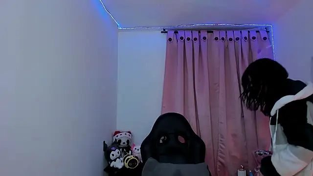 Snapshot of indra_cam chatting on December 2024 10:26:02 AM indra cam online show from December 2024 10:26:02 AM