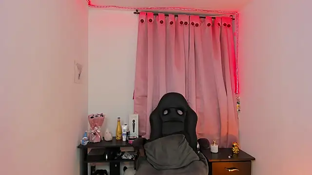 Snapshot of indra_cam chatting on January 2025 07:18:02 AM indra cam online show from January 2025 07:18:02 AM