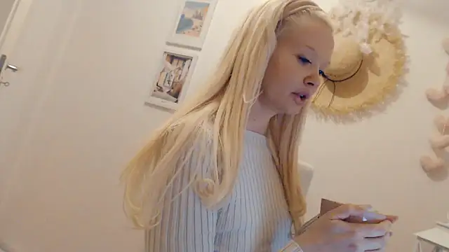 Blondecandie online show from January 2025 06:20:02 PM