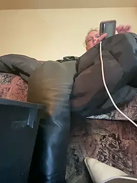 kikiwonderbar online show from November 2025 12:48:01 PM