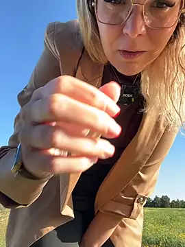 EmyLana online show from April 2026 06:52:01 AM