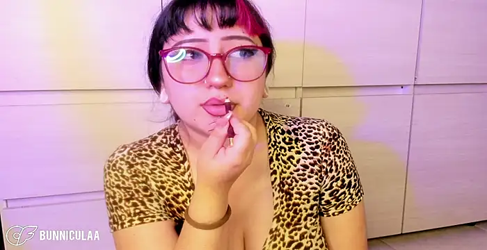 larissa01  online show from April 2026 10:41:02 PM