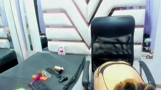 AndrySaenz18 online show from January 2025 03:16:01 AM