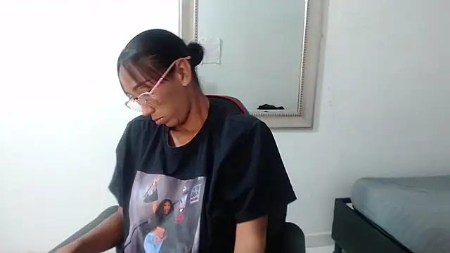 Snapshot of ZashaRomero chatting on December 2024 03:52:01 AM ZashaRomero online show from December 2024 03:52:01 AM