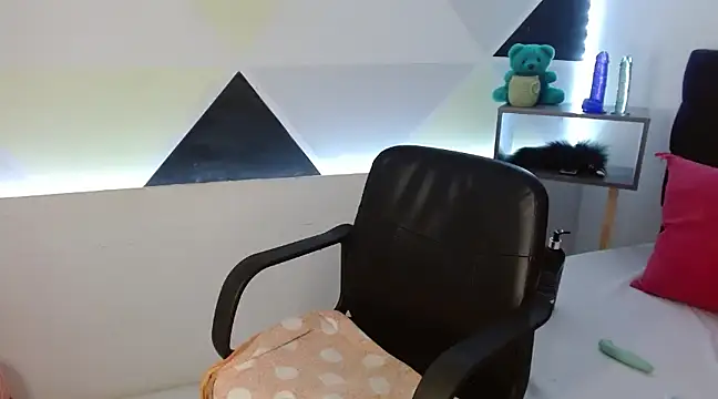 Snapshot of ZashaRomero chatting on February 2025 01:00:02 AM ZashaRomero online show from February 2025 01:00:02 AM