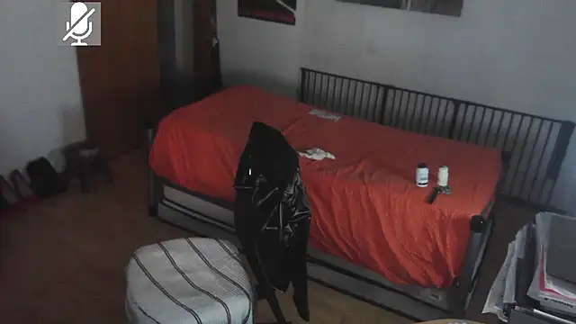 SKiaraTV online show from November 2025 08:40:02 PM