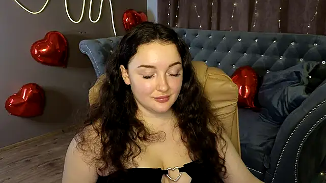 Snapshot of GloriNichols chatting on February 2025 09:41:01 AM GloriNichols online show from February 2025 09:41:01 AM