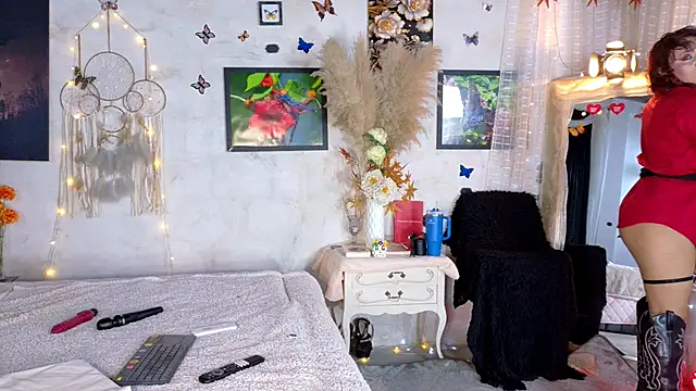 Kyara Queen online show from April 2026 06:02:01 PM