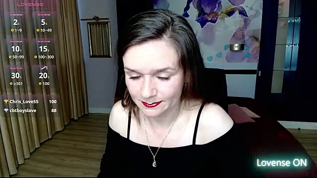 Snapshot of AriaGray chatting on May 2026 05:32:01 PM AriaGray online show from May 2026 05:32:01 PM