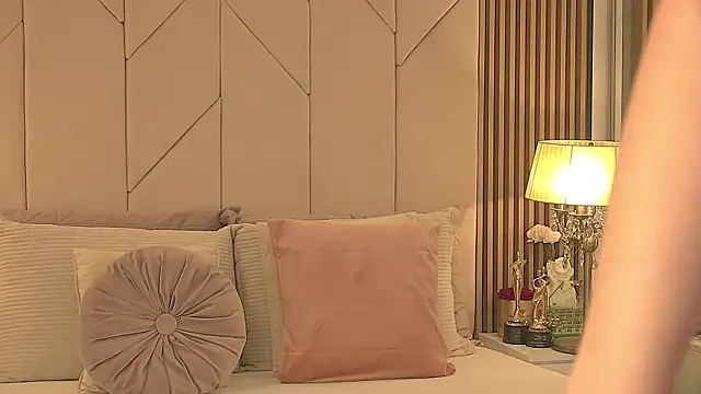 Blanche Summer online show from February 2026 01:56:02 PM