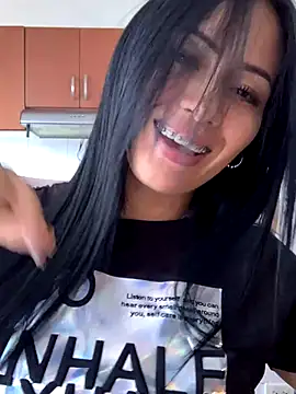 Snapshot of Sara_luna_ chatting on December 2024 08:50:01 PM Sara luna online show from December 2024 08:50:01 PM