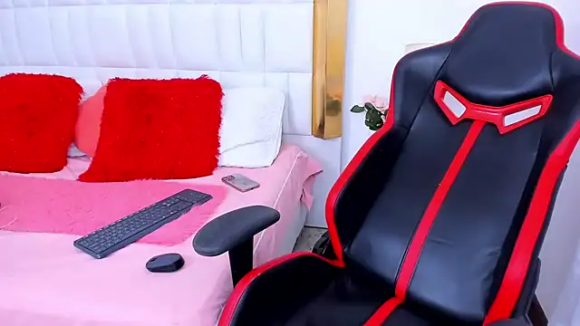 MadelineJackson online show from January 2025 04:30:02 AM