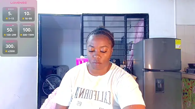 Snapshot of CiaraEbony chatting on February 2025 08:21:01 AM CiaraEbony online show from February 2025 08:21:01 AM