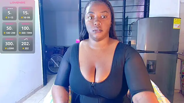 Snapshot of CiaraEbony chatting on March 2025 08:05:01 AM CiaraEbony online show from March 2025 08:05:01 AM