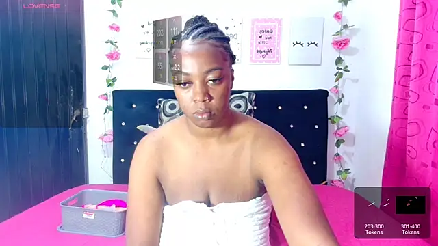 Snapshot of CiaraEbony chatting on October 2025 09:04:02 AM CiaraEbony online show from October 2025 09:04:02 AM