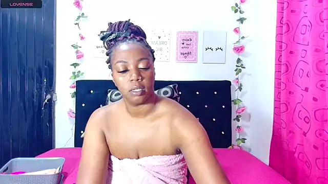 Snapshot of CiaraEbony chatting on October 2025 12:22:01 AM CiaraEbony online show from October 2025 12:22:01 AM