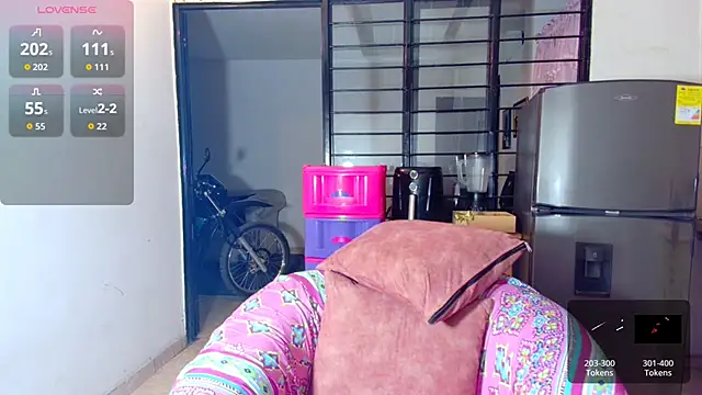 Snapshot of CiaraEbony chatting on October 2025 09:46:02 AM CiaraEbony online show from October 2025 09:46:02 AM