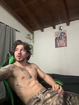 Valentino Xander online show from October 2025 01:19:02 AM