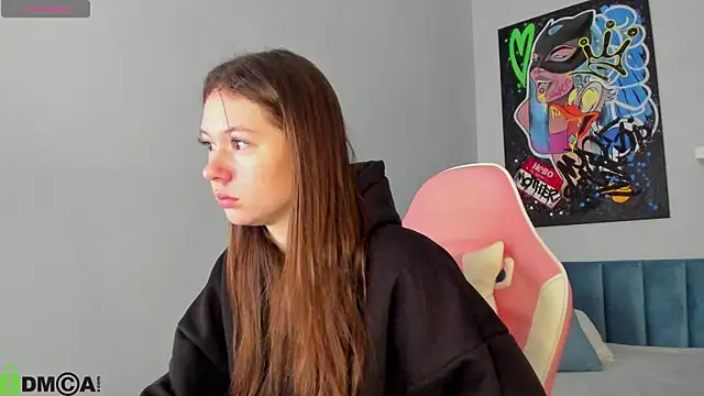 Nicole Charm online show from December 2025 12:04:01 AM