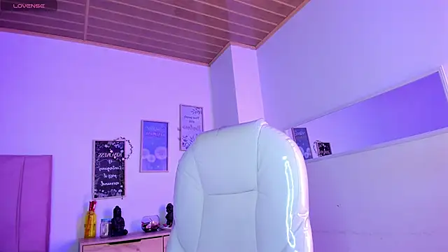 Snapshot of Tenshi_jules chatting on December 2024 11:13:02 PM Tenshi jules online show from December 2024 11:13:02 PM