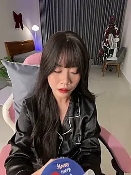 Snapshot of -rosiie- chatting on February 2025 04:15:02 PM -rosiie- online show from February 2025 04:15:02 PM