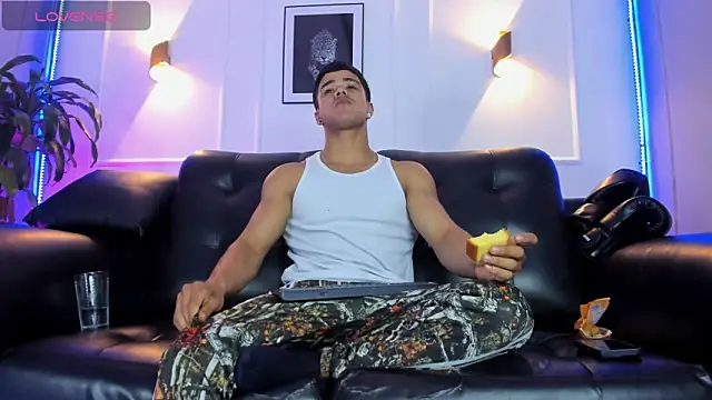 Rob saenz  online show from November 2025 01:56:02 PM