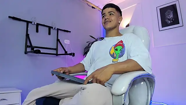 Rob saenz  online show from November 2025 01:33:02 PM