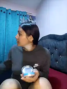 Nahiara velez online show from February 2025 11:45:01 PM