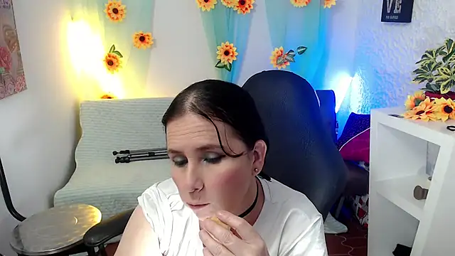 victoria jones online show from March 2025 02:56:02 PM