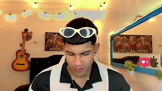 Damian latinxxx online show from February 2025 02:47:02 AM