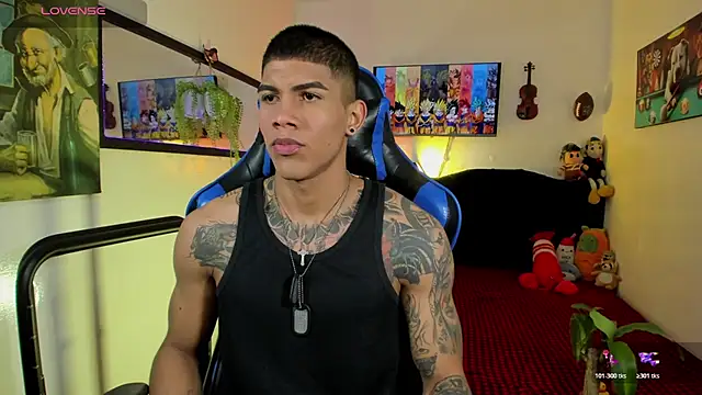 Snapshot of Damian_latinxxx chatting on May 2026 03:11:02 AM Damian latinxxx online show from May 2026 03:11:02 AM