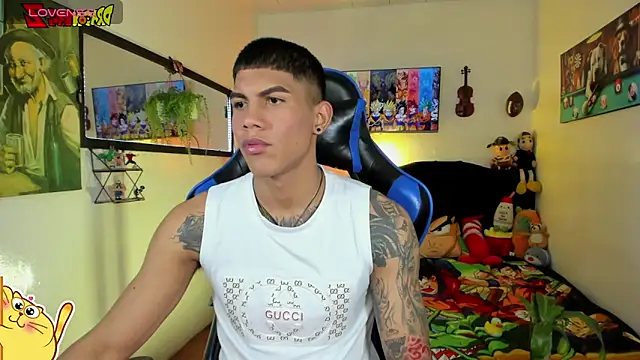 Snapshot of Damian_latinxxx chatting on May 2026 03:04:02 AM Damian latinxxx online show from May 2026 03:04:02 AM