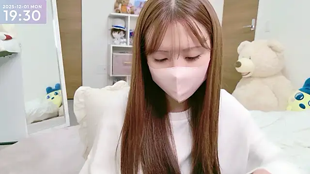 Snapshot of -SHINON- chatting on December 2025 10:31:01 AM -SHINON- online show from December 2025 10:31:01 AM