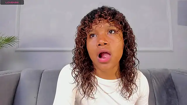 Snapshot of Isabellsmmith chatting on February 2025 03:58:02 AM Isabellsmmith online show from February 2025 03:58:02 AM